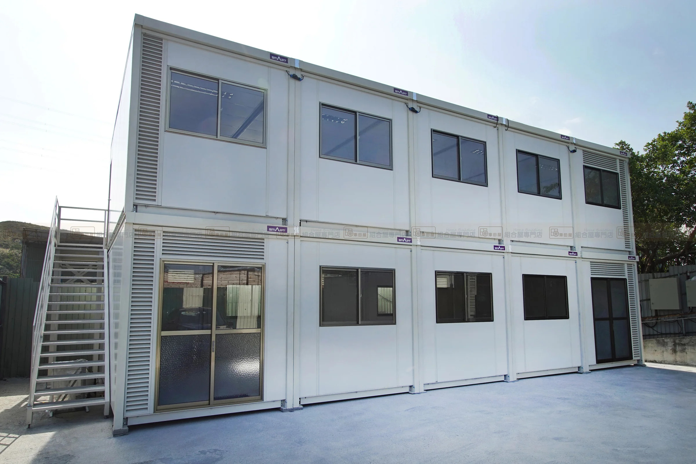 組合屋方案實景:白色雙層組合建築